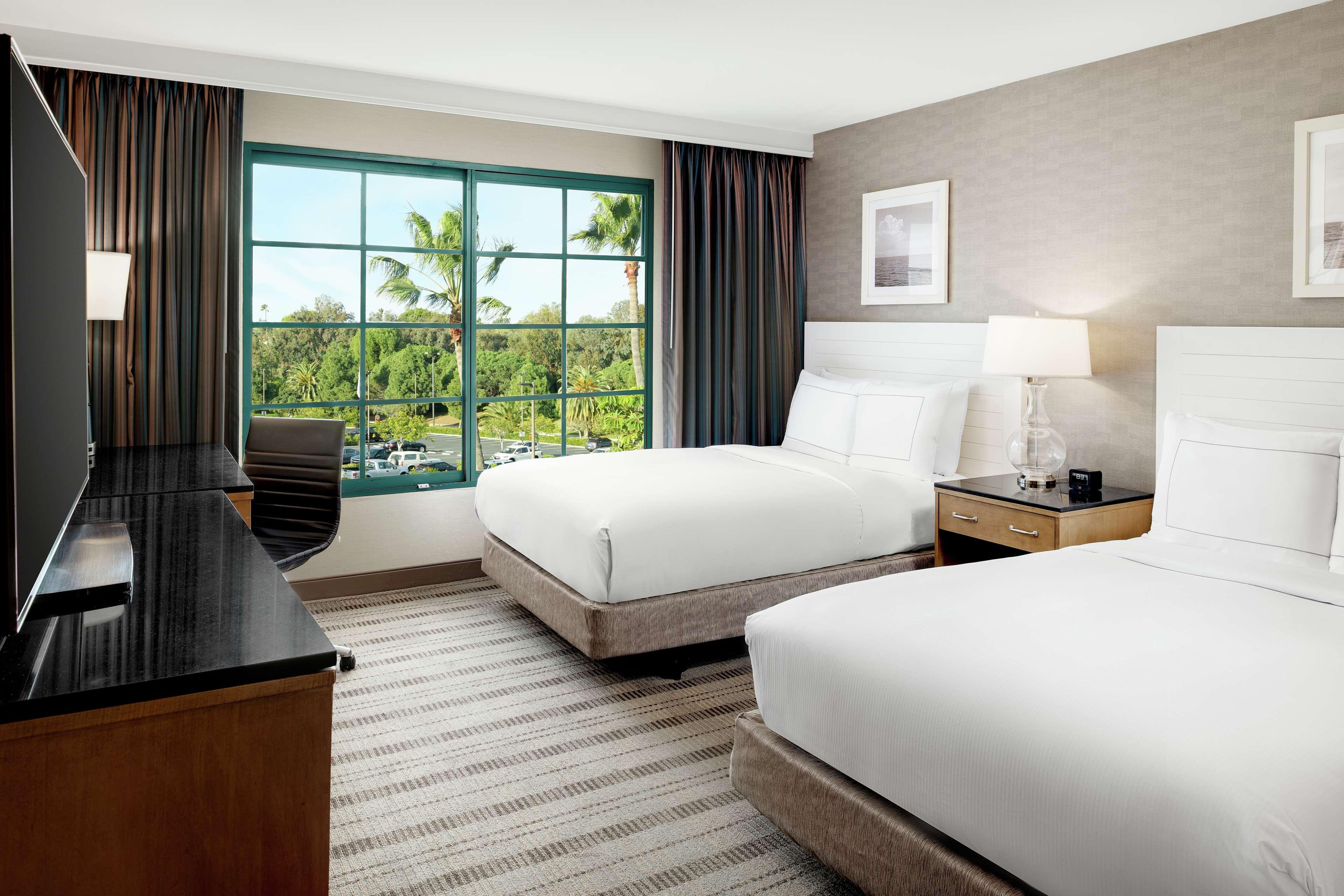 Doubletree By Hilton San Pedro Hotel Long Beach Exterior photo