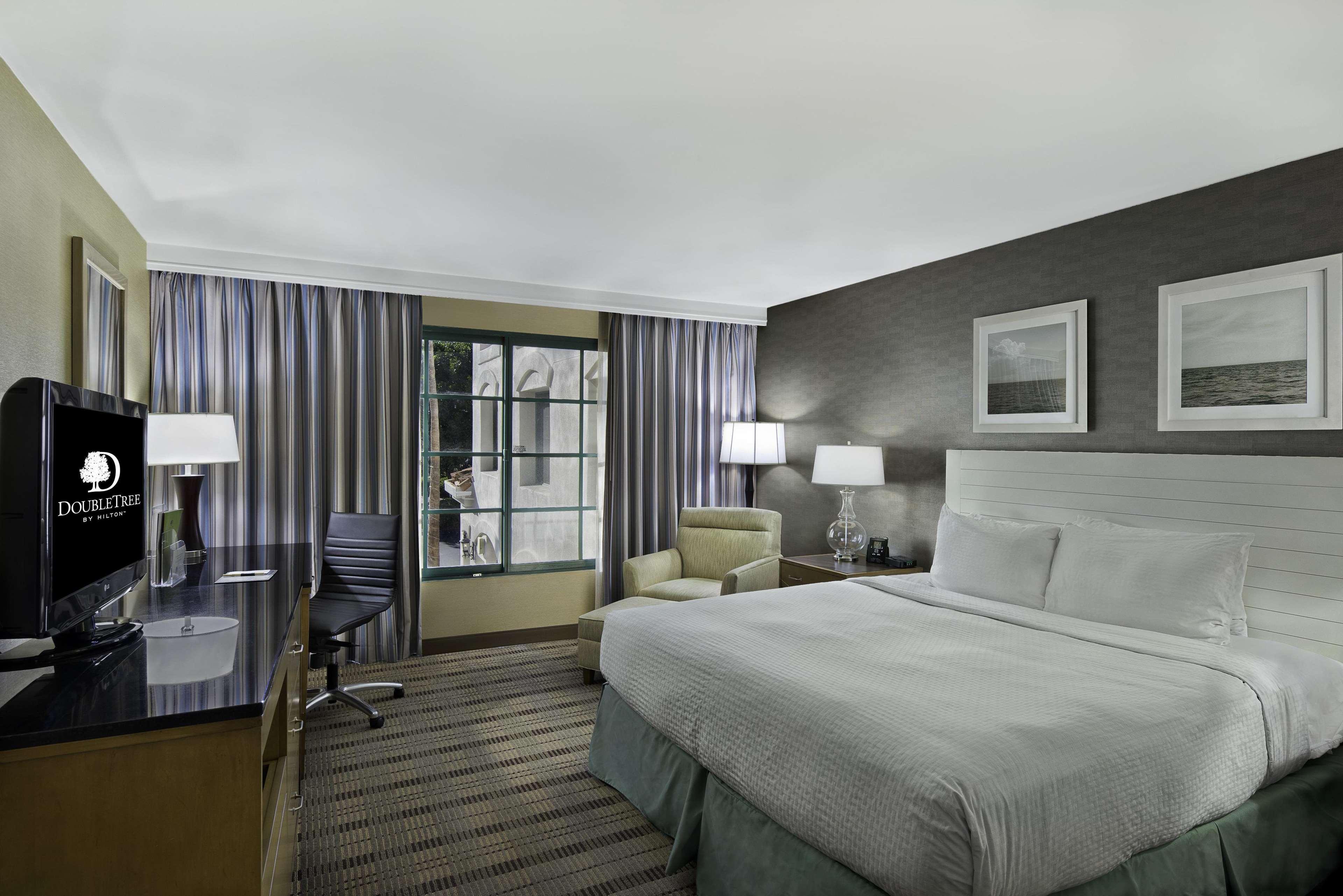Doubletree By Hilton San Pedro Hotel Long Beach Exterior photo
