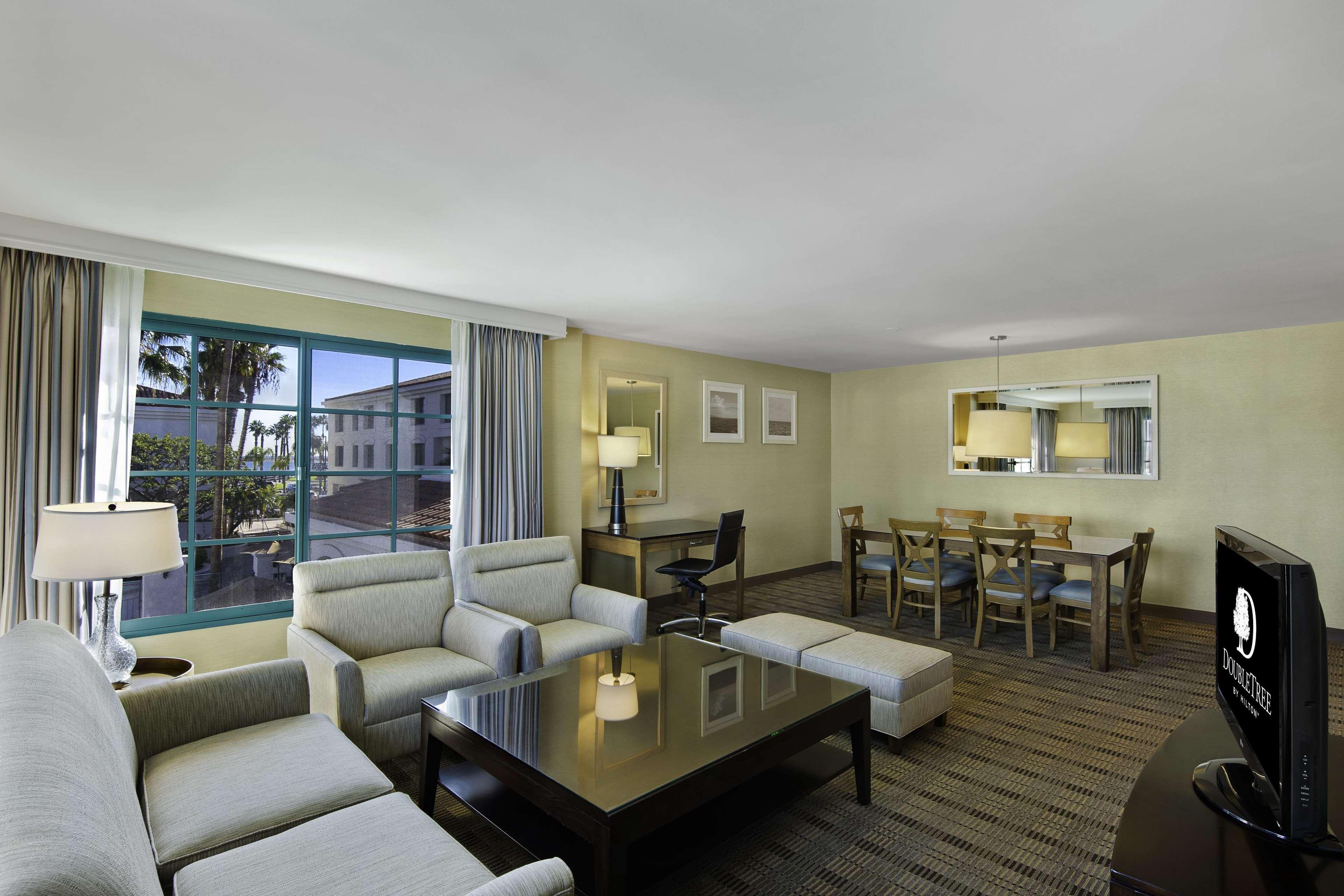 Doubletree By Hilton San Pedro Hotel Long Beach Exterior photo