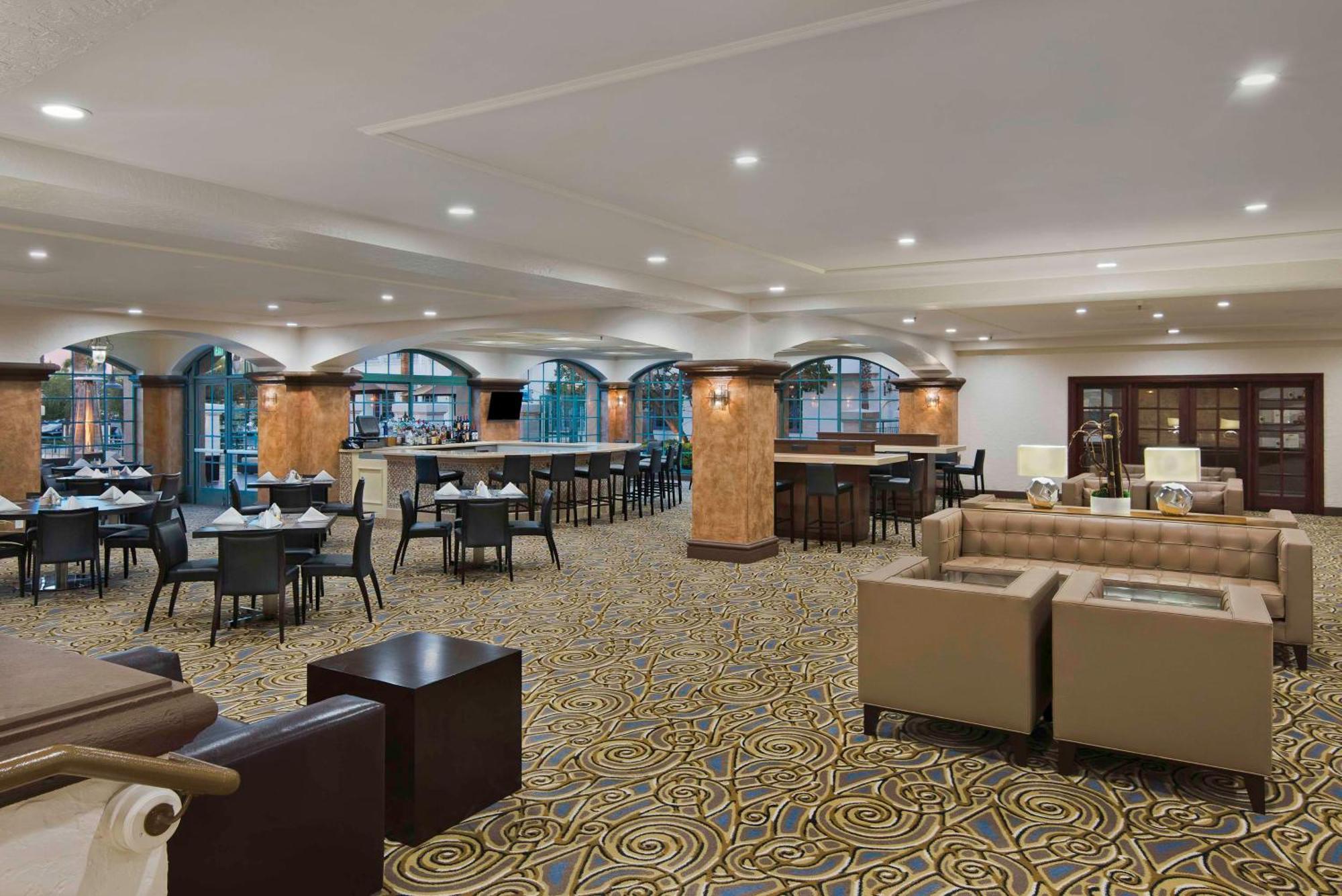 Doubletree By Hilton San Pedro Hotel Long Beach Exterior photo