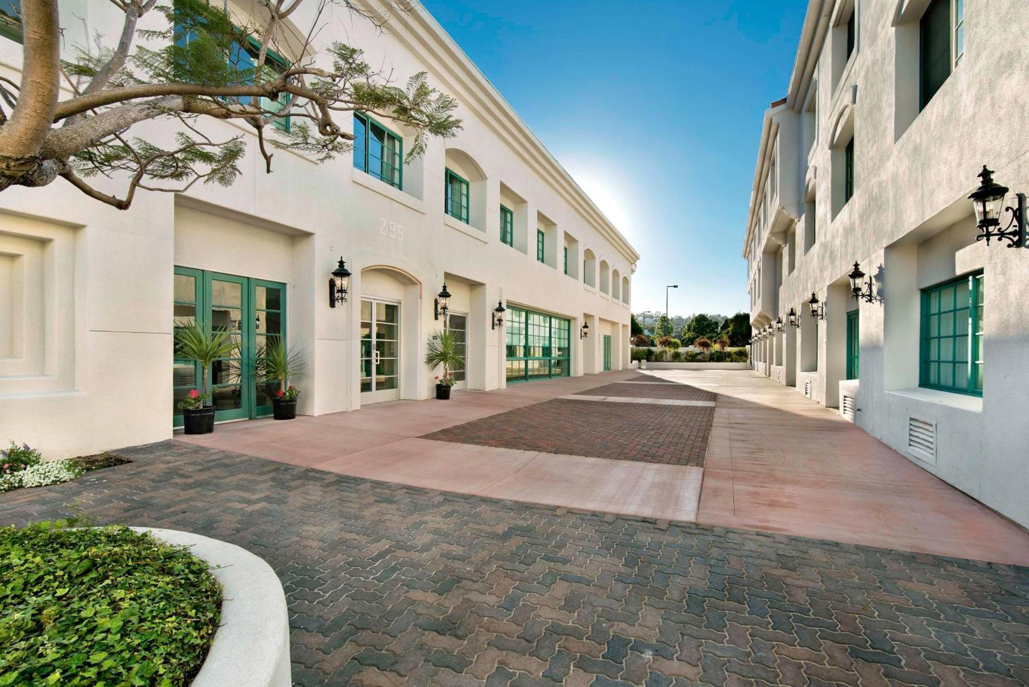 Doubletree By Hilton San Pedro Hotel Long Beach Exterior photo