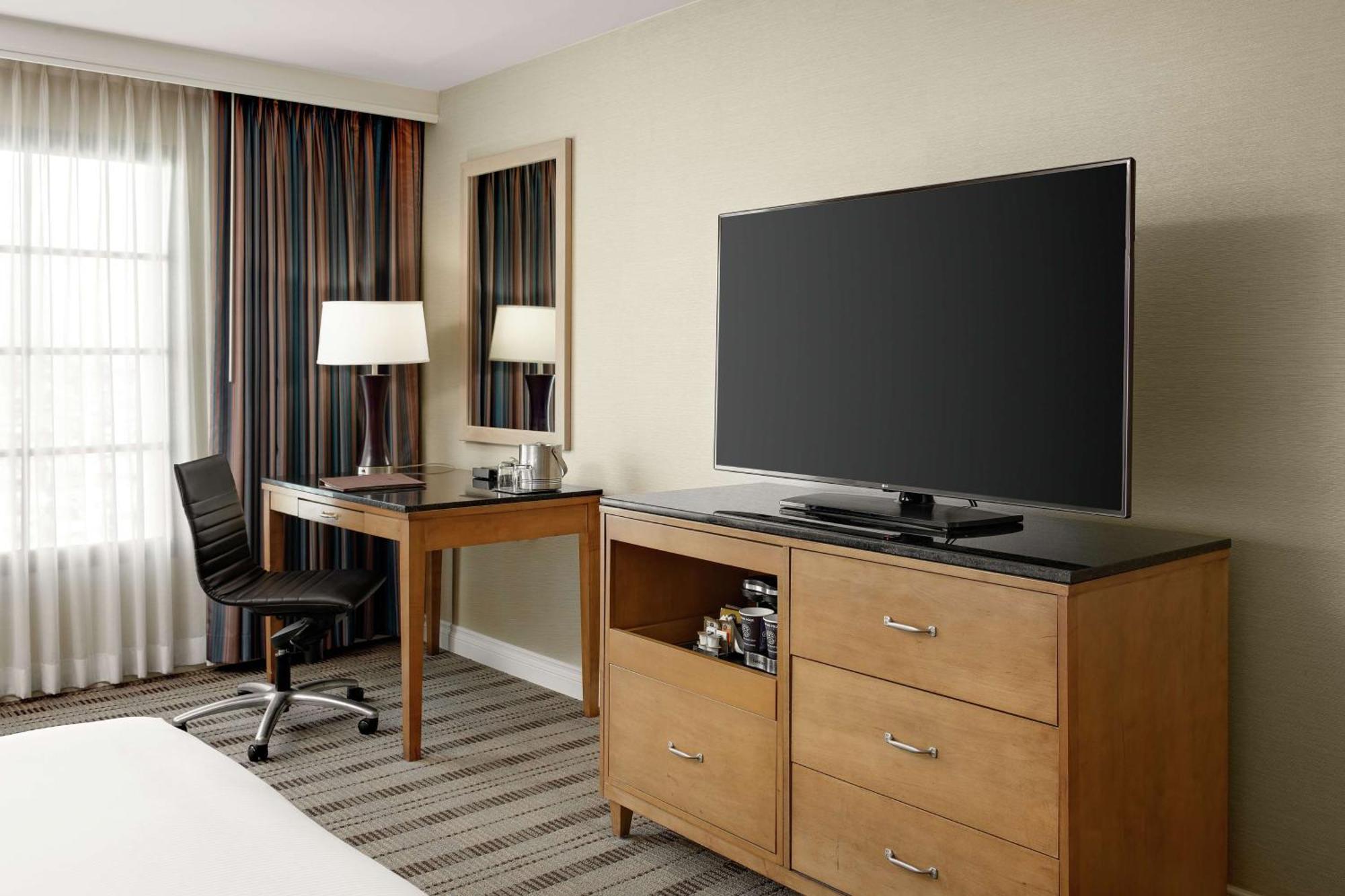 Doubletree By Hilton San Pedro Hotel Long Beach Exterior photo